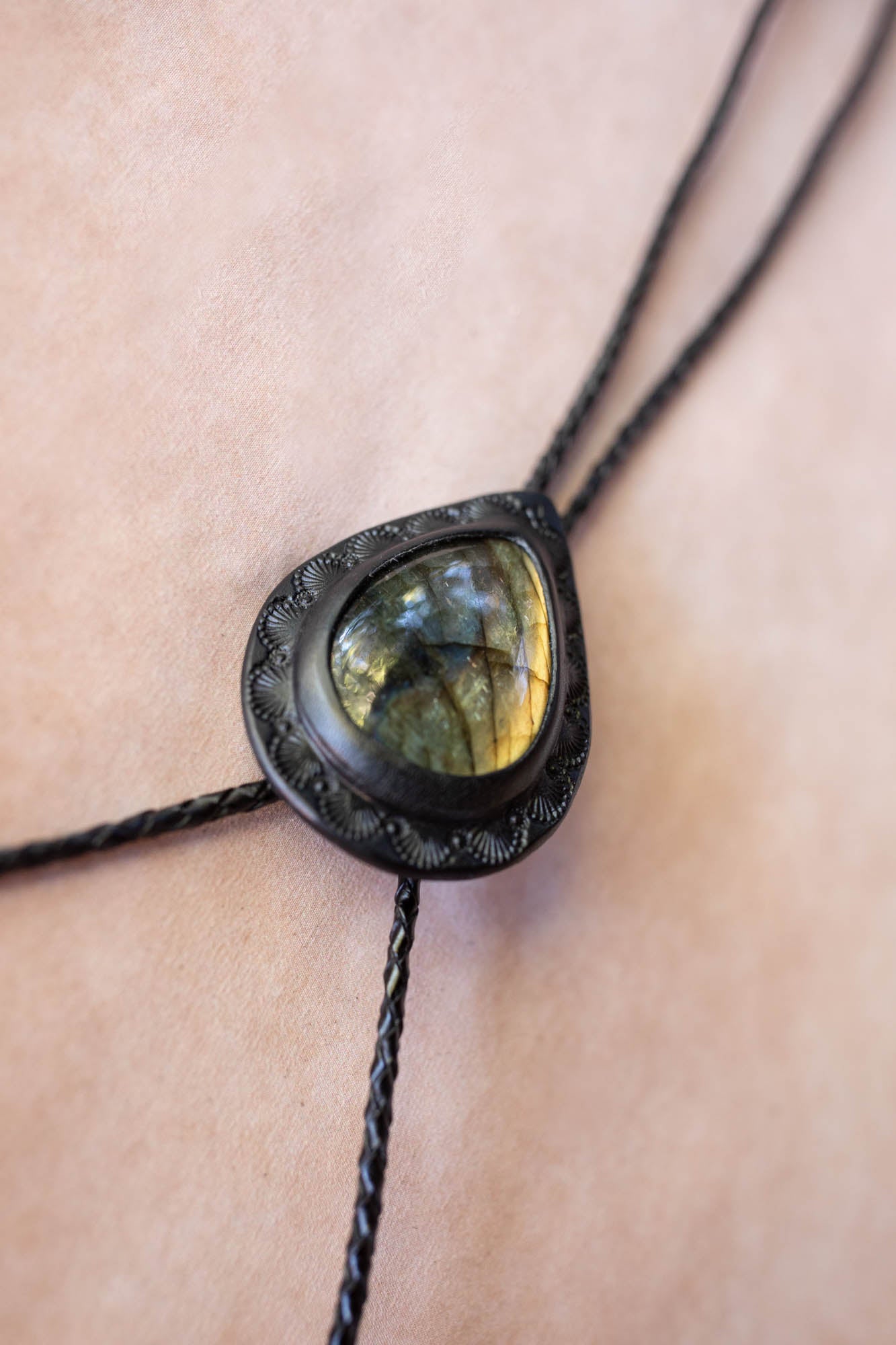 Bolo black leather necklace with a labradorite